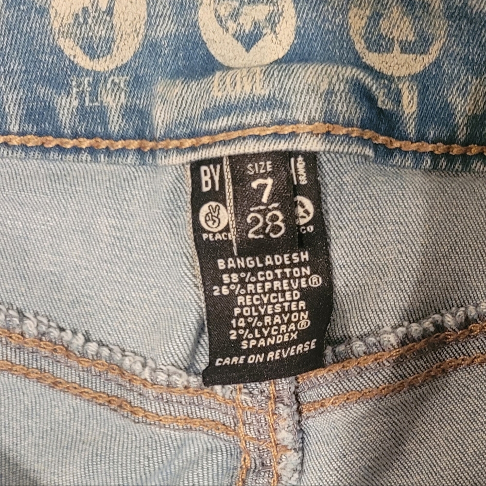 Rewash Size 7/28 Distressed Jeans - Picture 5 of 5